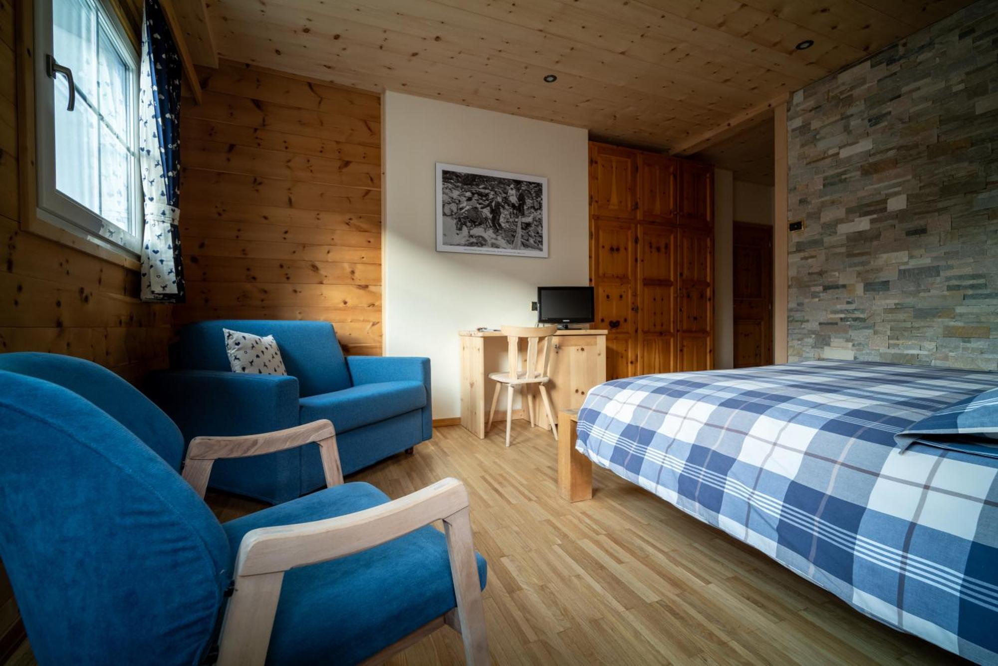 Meuble Garni Della Contea Hotel Bormio Exterior photo